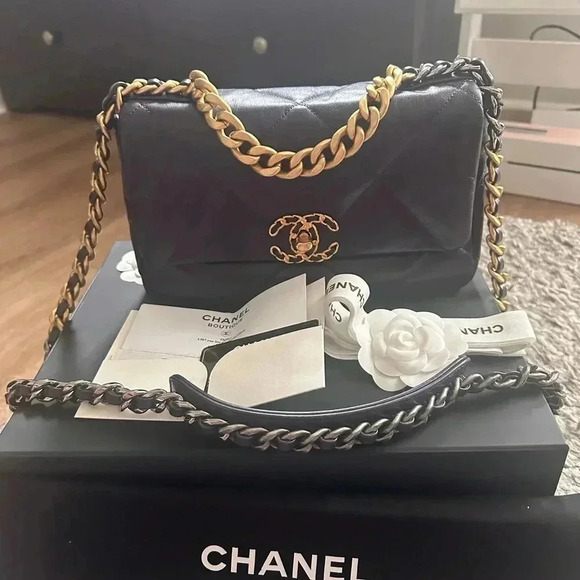 💕Chanel 19 SMALL💕 - Picture 1 of 14